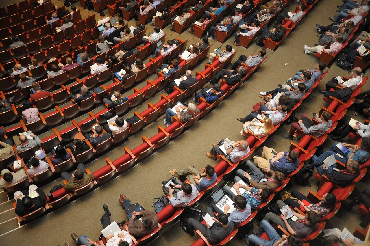 Publikum i en fullsatt sal under fagdagen 28. april 2025 ved VID høyskole